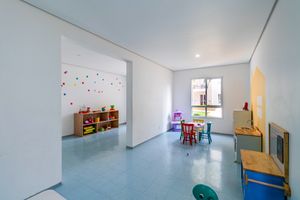 Image 12 - 882846